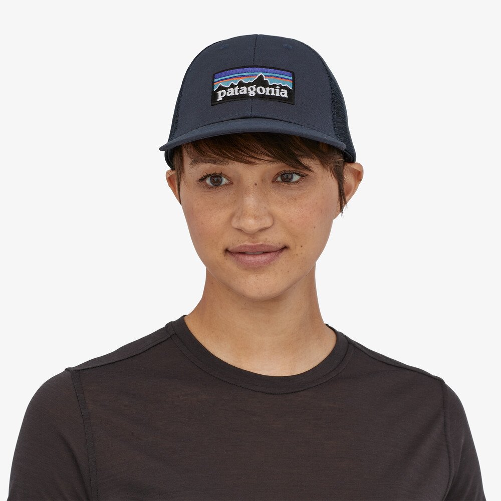 PATAGONIA P-6 LOGO LOPRO TRUCKER HAT Cappellino con visiera cod. 38283